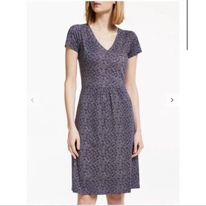 Boden Penelope Blue Floral Spray Jersey‎ Dress in Size 6